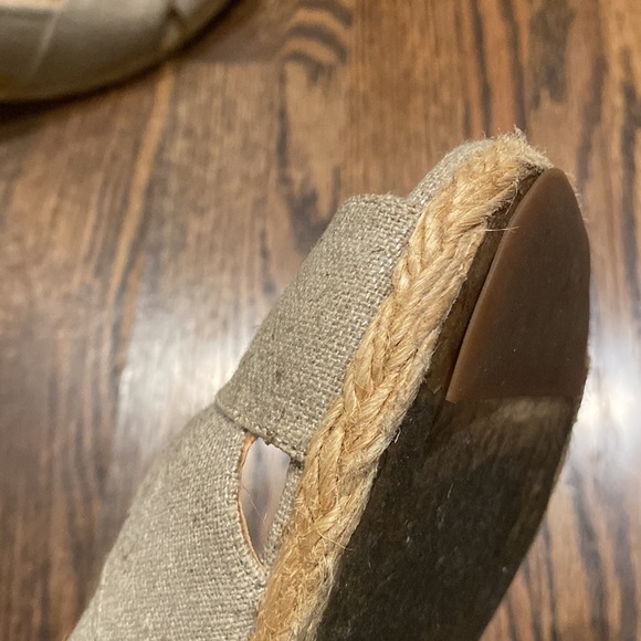 2.5” Adrienne Vittadini Bailee Wedges - Picture 4 of 4